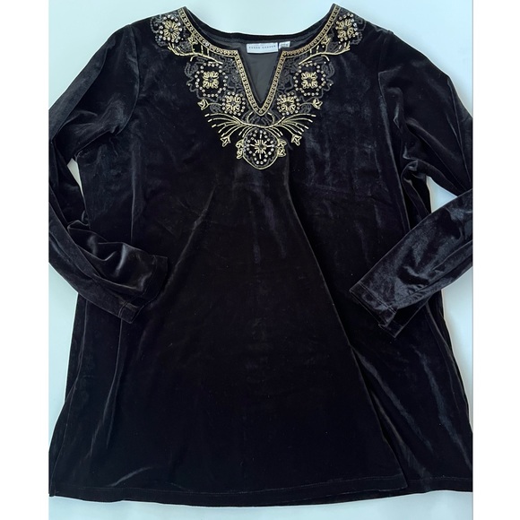 Susan Graver Women’s Black Velour and Gold Embellishment V-Neck Top Size 1X - Picture 5 of 5